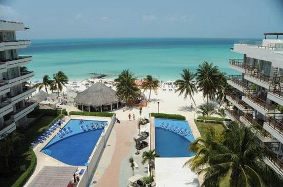 Ixchel Beach Hotel con dos albercas vista al mar